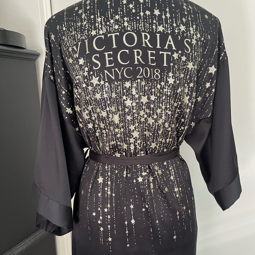 VS Robe - Picture 3 of 9